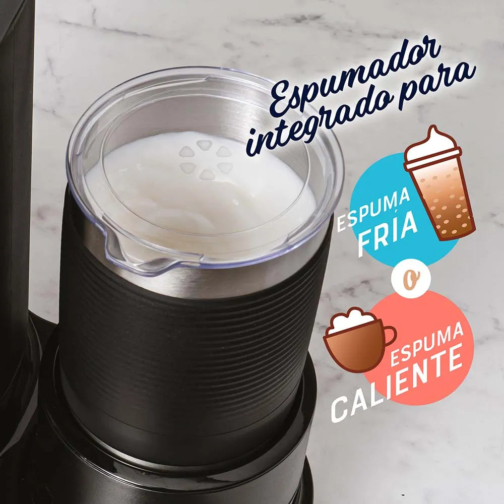 Cafetera Latte 4 en 1 Oster® , con espumador BVSTDC02B
